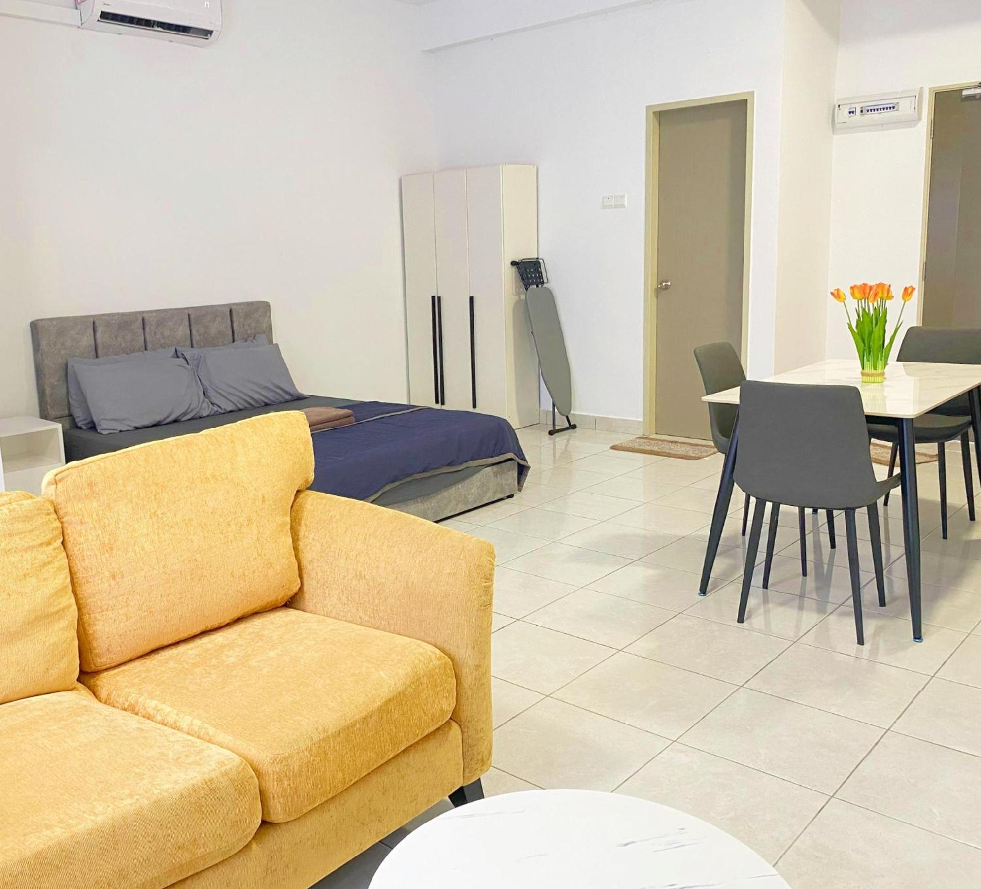 Apartment With Rooftop Pool At Youth By D'kay Homes, Near Usim Klia Nilai