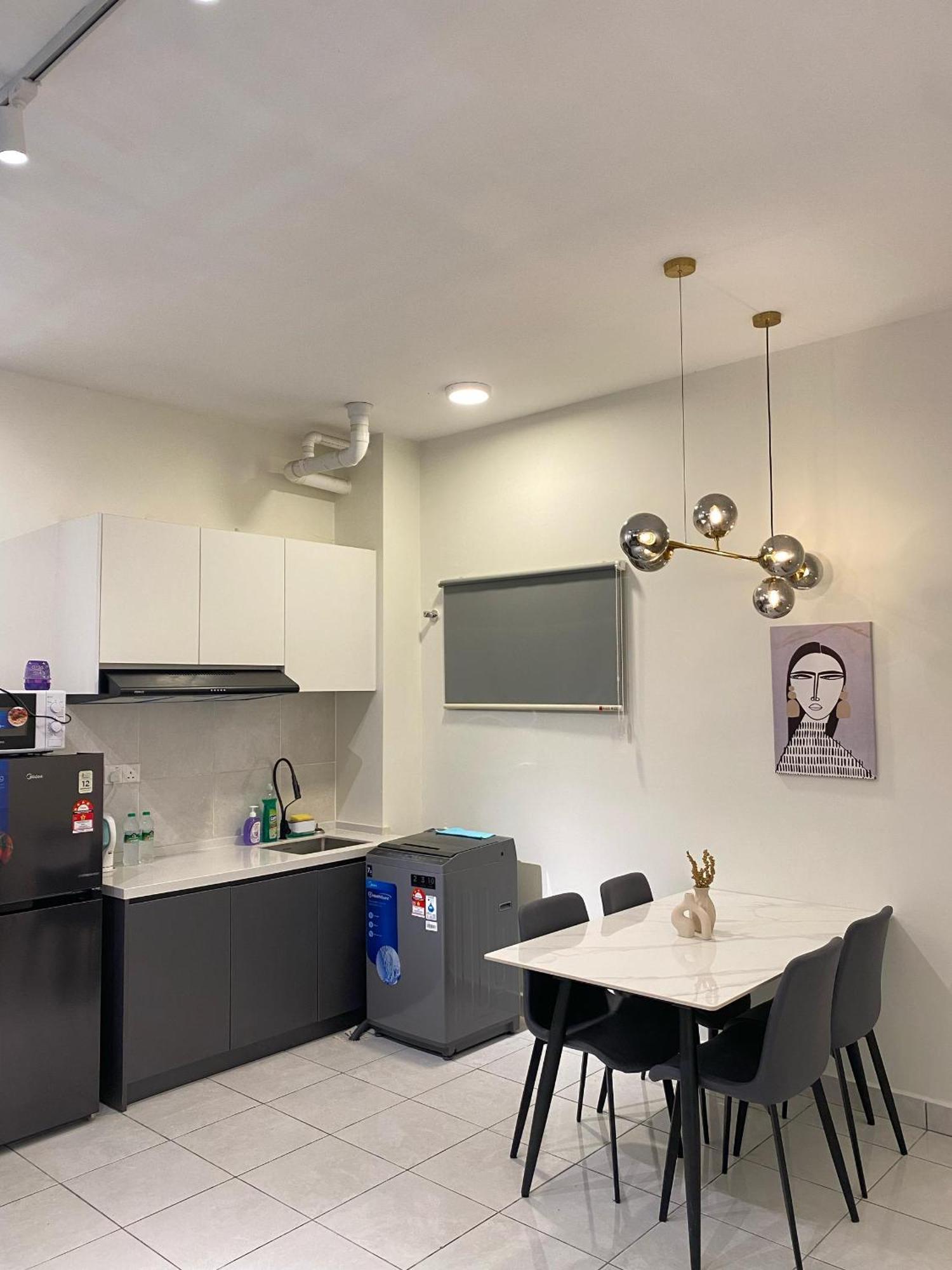 Apartment With Rooftop Pool At Youth By D'kay Homes, Near Usim Klia *